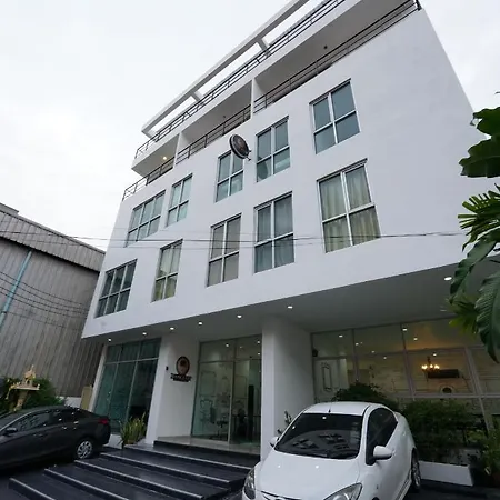 Roomquest Bangkok Sukhumvit 50