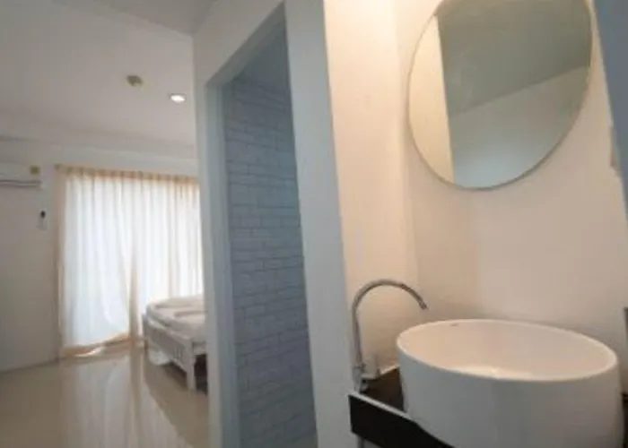 Rq Sukhumvit 50 By Collection O ホテル 4*