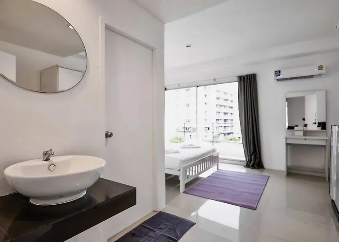 Rq Sukhumvit 50 By Collection O