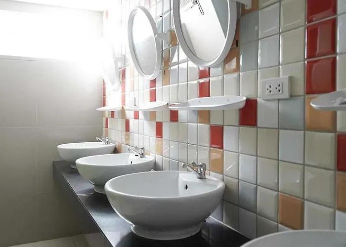ホテル Rq Sukhumvit 50 By Collection O 4*