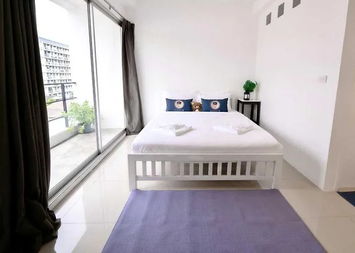 Rq Sukhumvit 50 By Collection O 4*