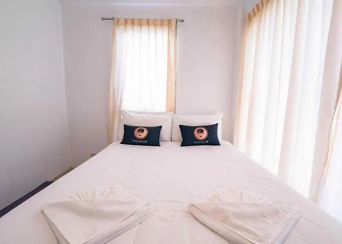 Rq Sukhumvit 50 By Collection O