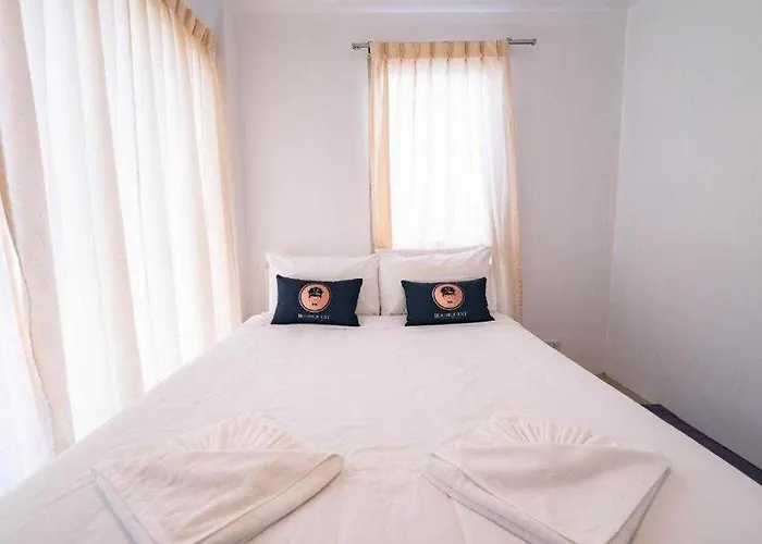 Rq Sukhumvit 50 By Collection O
